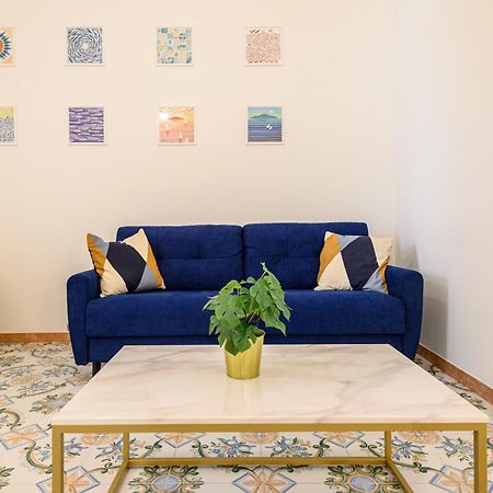 Guest House 121 Charming Apartment نابولي المظهر الخارجي الصورة