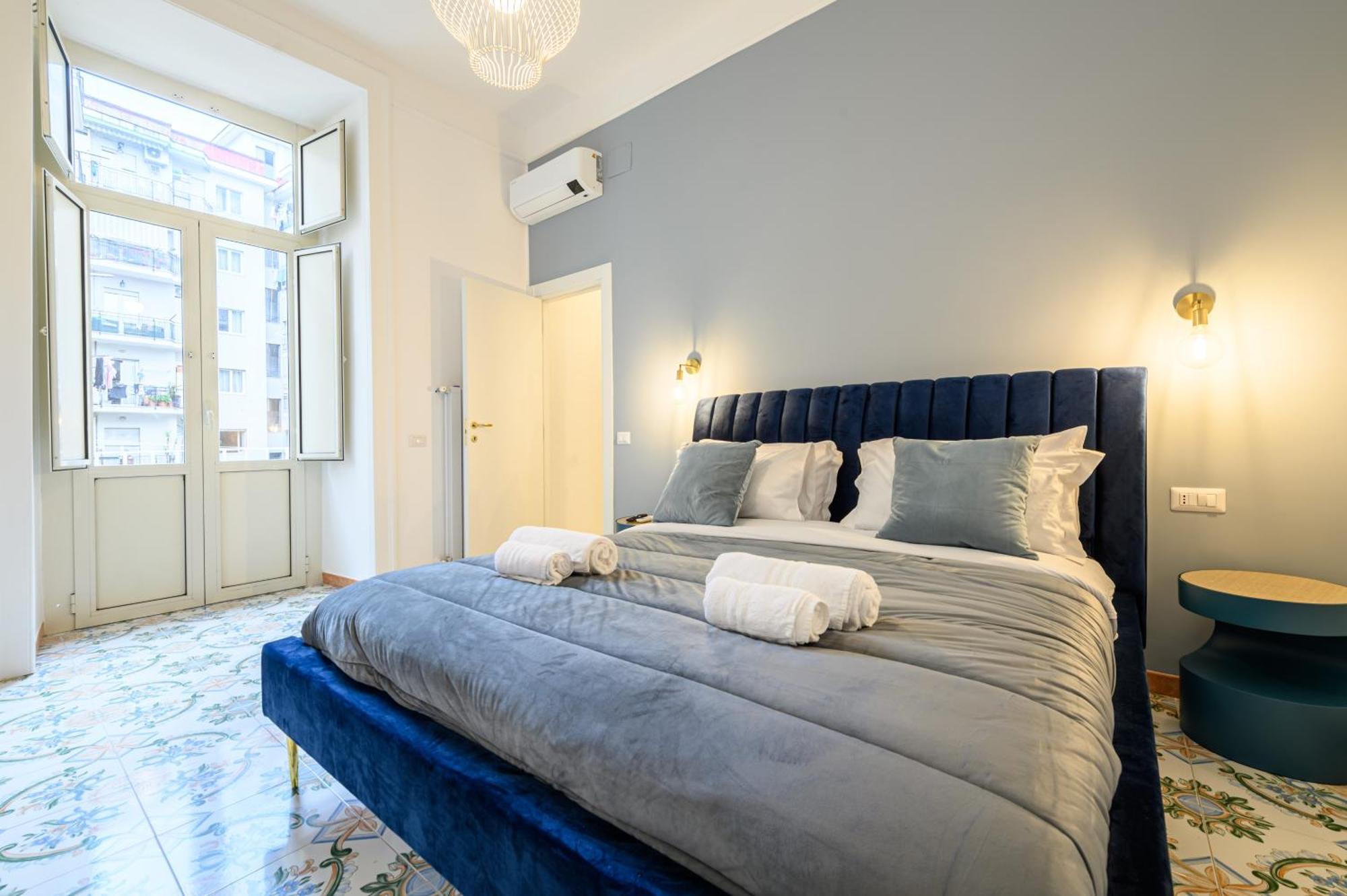 Guest House 121 Charming Apartment نابولي المظهر الخارجي الصورة