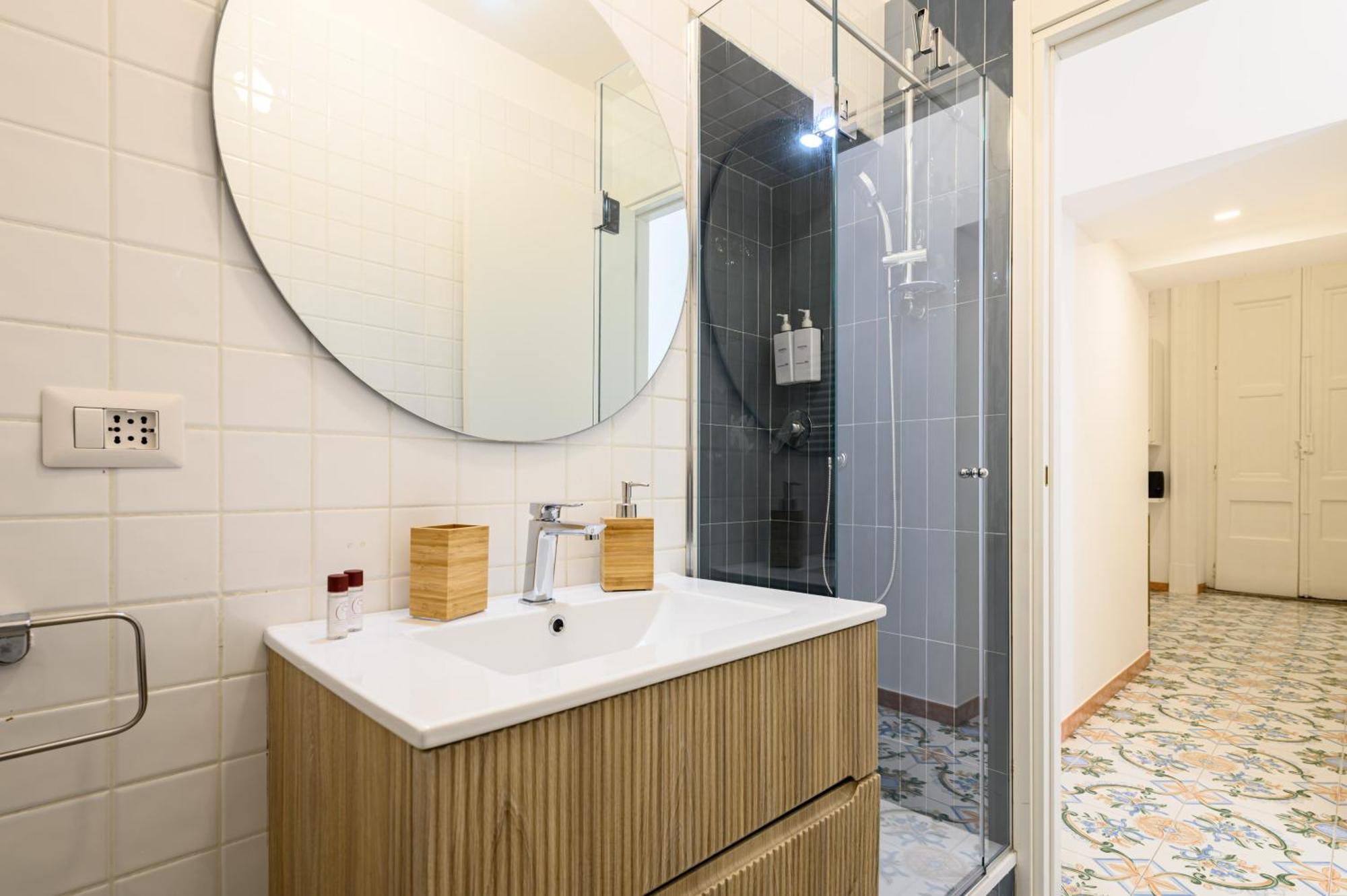 Guest House 121 Charming Apartment نابولي المظهر الخارجي الصورة