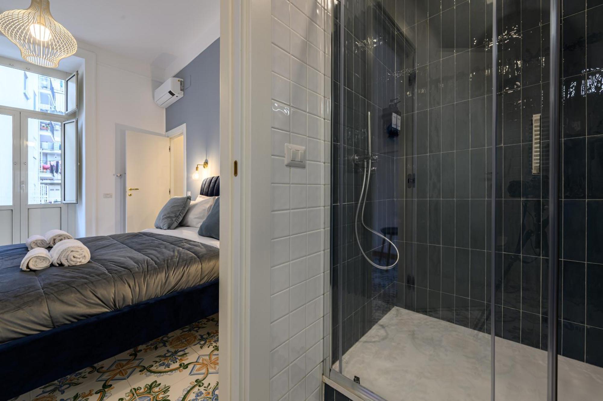 Guest House 121 Charming Apartment نابولي المظهر الخارجي الصورة