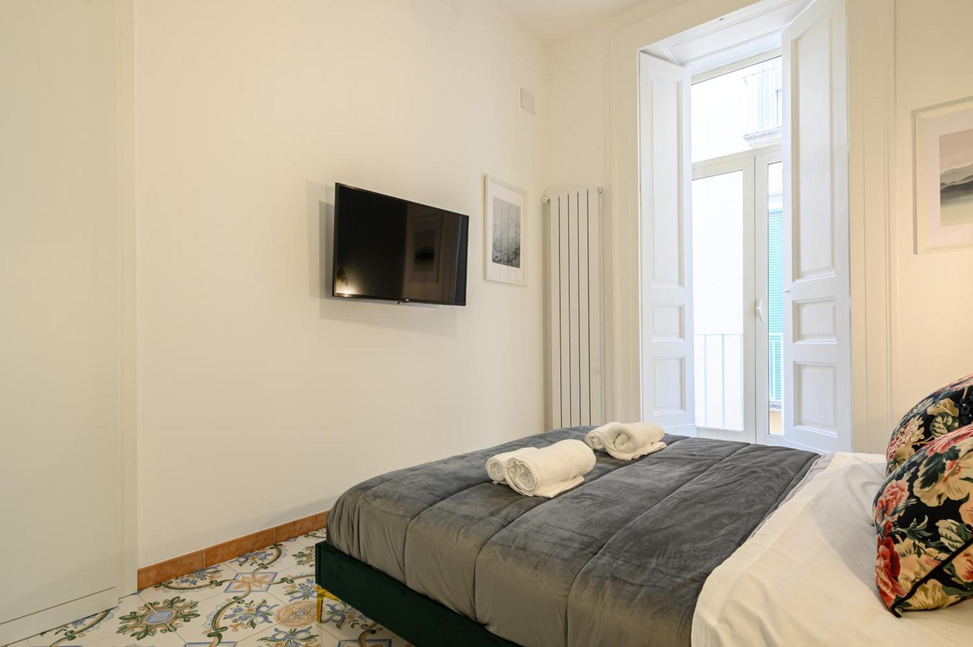 Guest House 121 Charming Apartment نابولي المظهر الخارجي الصورة